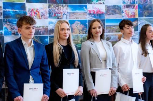 Zdjęcie grupowe uhonorowanych