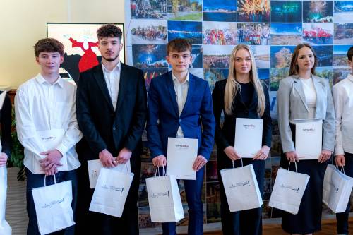 Zdjęcie grupowe uhonorowanych