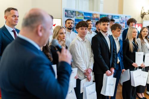 Zdjęcie grupowe uhonorowanych