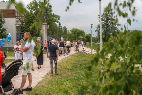 Dzień Dziecka na Przystani Miejskiej nad Pilicą - spacery deptakiem nad rzeką