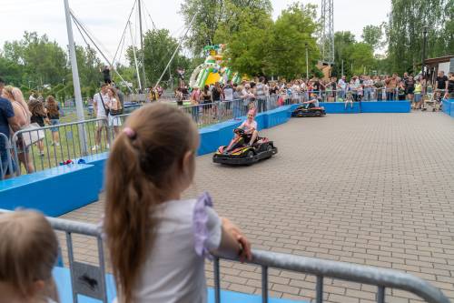 Dzień Dziecka na Przystani Miejskiej nad Pilicą - przejażdżki na gokartach