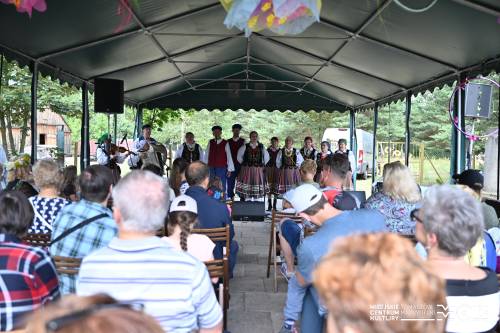 Publiczność w Skansenie Rzeki Pilicy - Słodka Niedziela