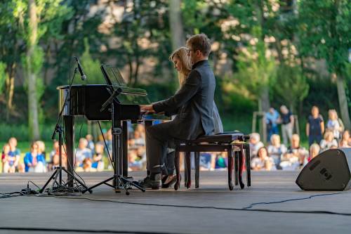 Na zdjęciu duet fortepianowy Aleami Piano Duo podczas niedzielnego koncertu