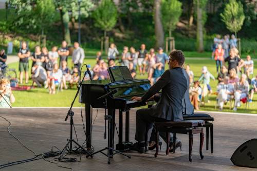 Na zdjęciu duet fortepianowy Aleami Piano Duo podczas niedzielnego koncertu